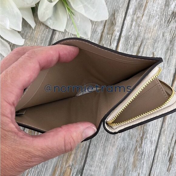 Coach X Peanuts Leather Snap Wallet Bag Purse - Picture 9 of 10